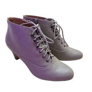 Chelsea Crew Iris lace up heeled booties light grey women's size EU 39 NWOT